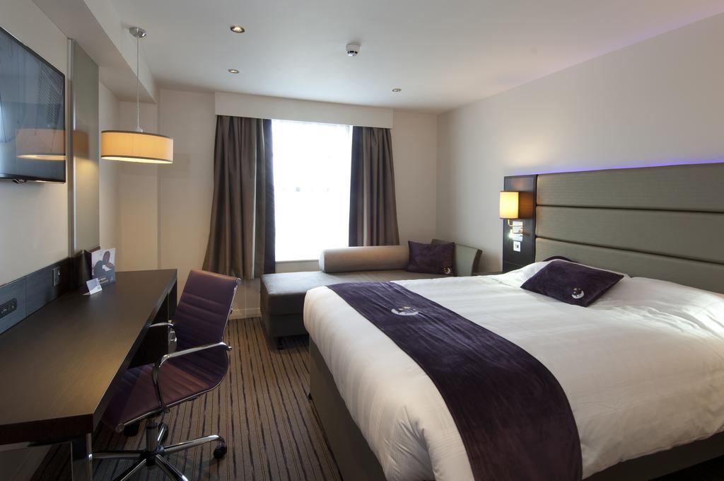 Premier Inn Glasgow East Kilbride - Peel Park Oda fotoğraf