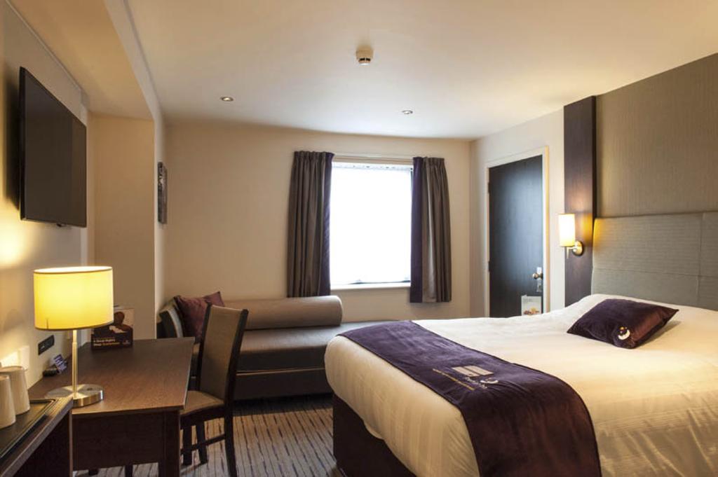 Premier Inn Glasgow East Kilbride - Peel Park Oda fotoğraf