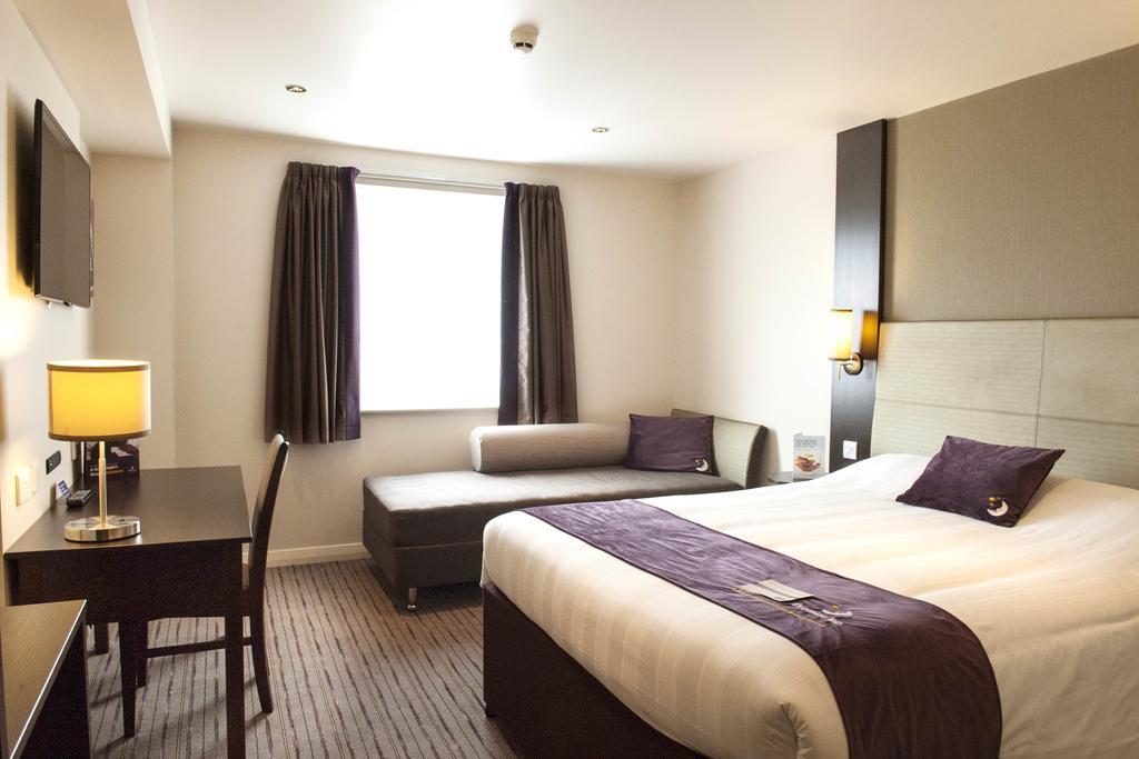 Premier Inn Glasgow East Kilbride - Peel Park Oda fotoğraf