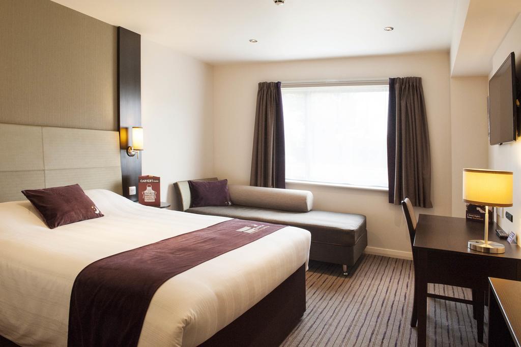 Premier Inn Glasgow East Kilbride - Peel Park Oda fotoğraf