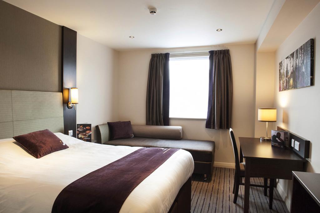 Premier Inn Glasgow East Kilbride - Peel Park Oda fotoğraf