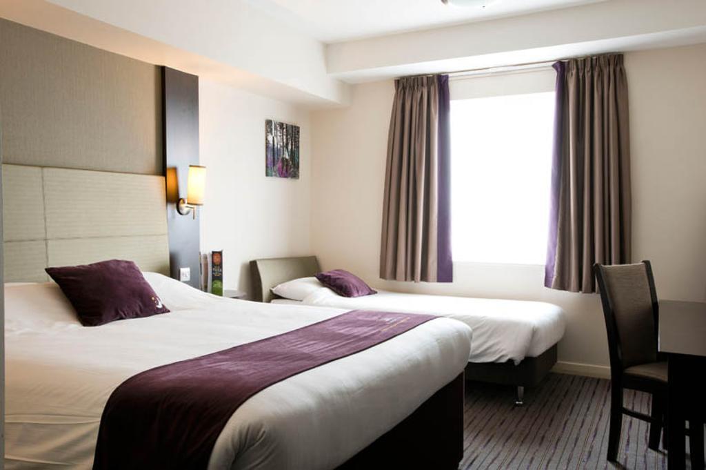 Premier Inn Glasgow East Kilbride - Peel Park Oda fotoğraf
